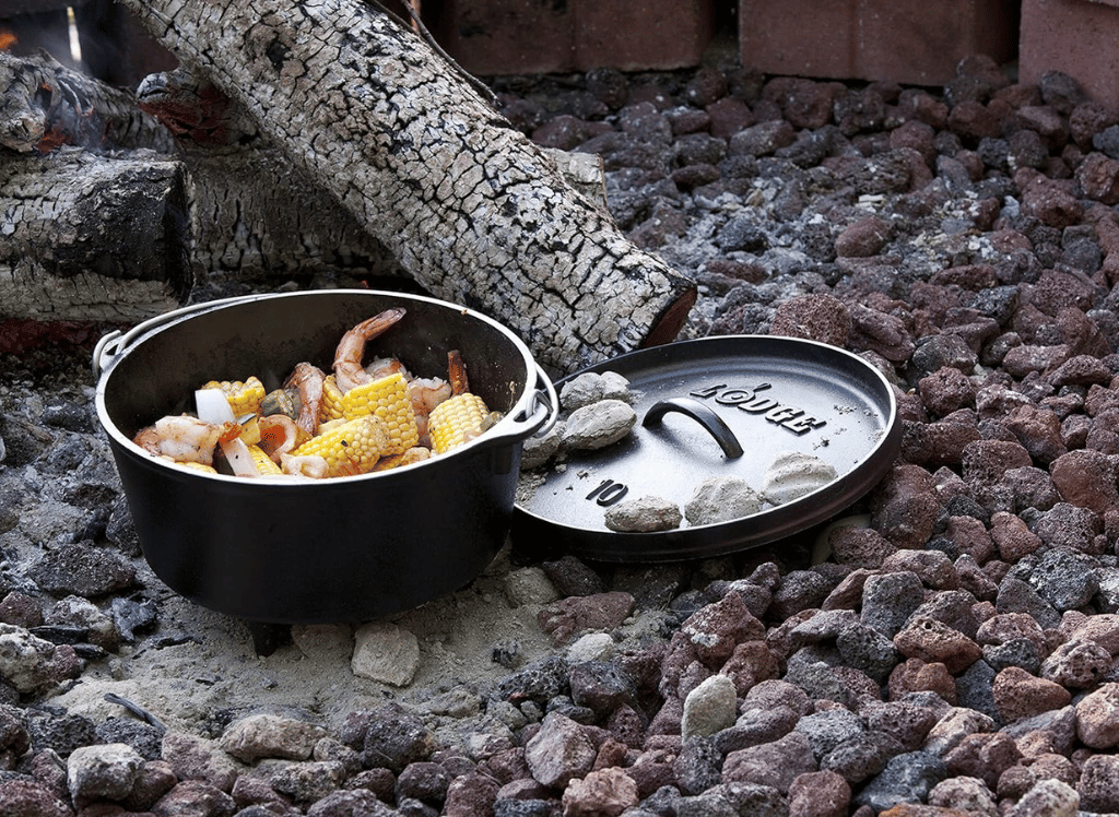 Lodge Cast Iron Camp Dutch Oven