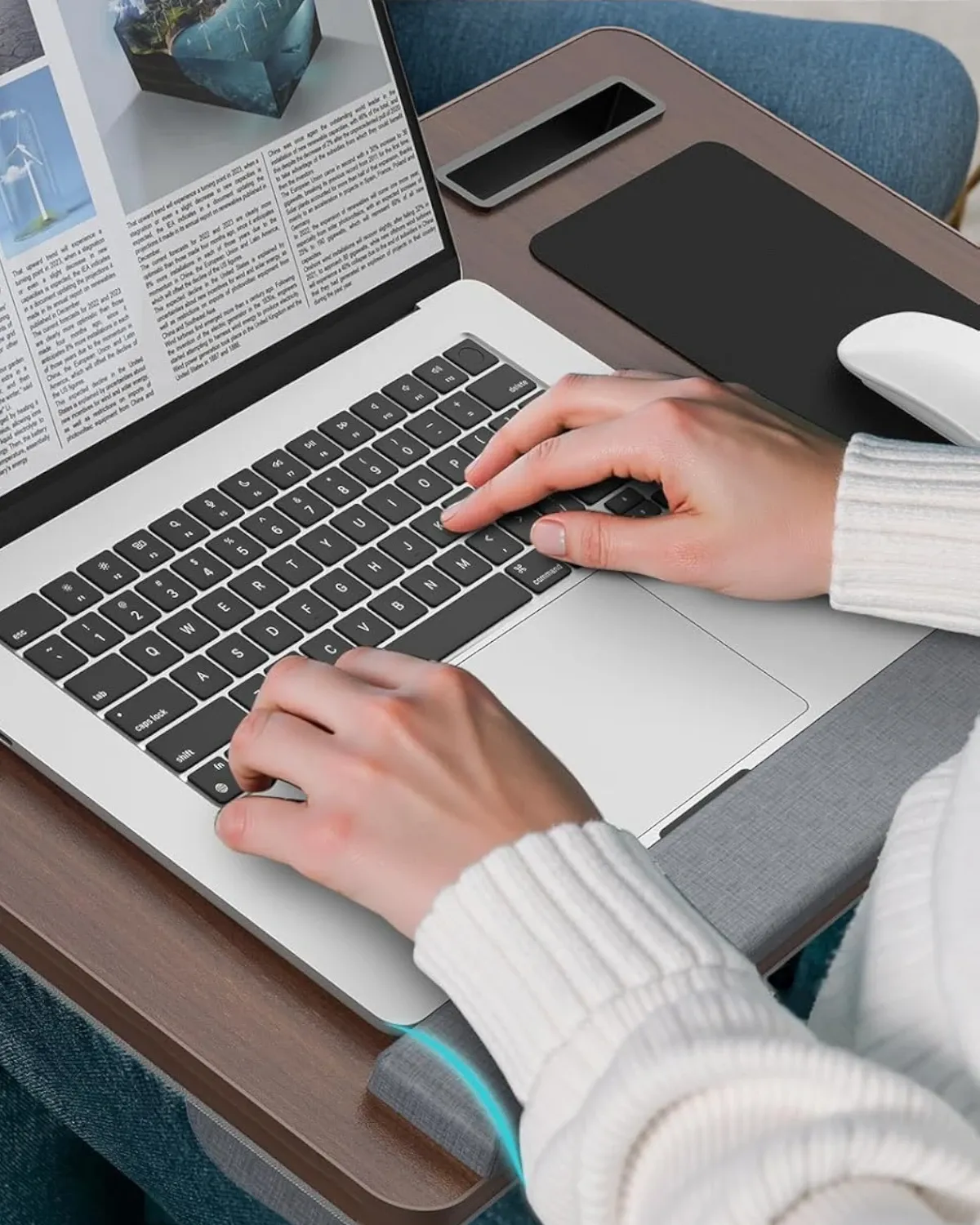 Why This Cushioned Laptop Tray Works So Well in a Car